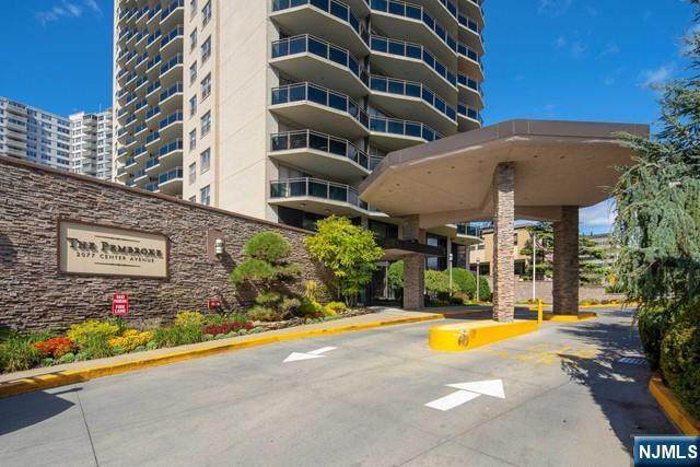 2077 Center Street - Photo 1