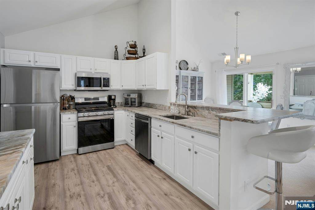 8 Caleb Court - Photo 1