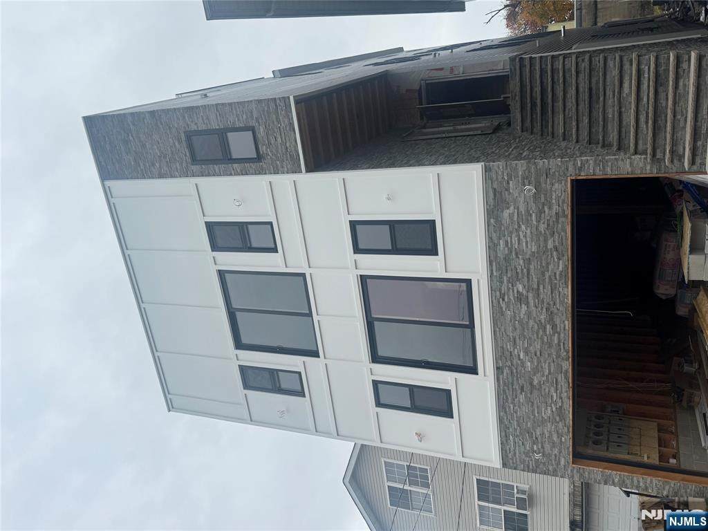 414 10th Street - Photo 1