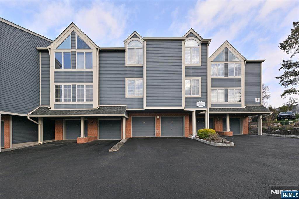 190 Surrey Court - Photo 1