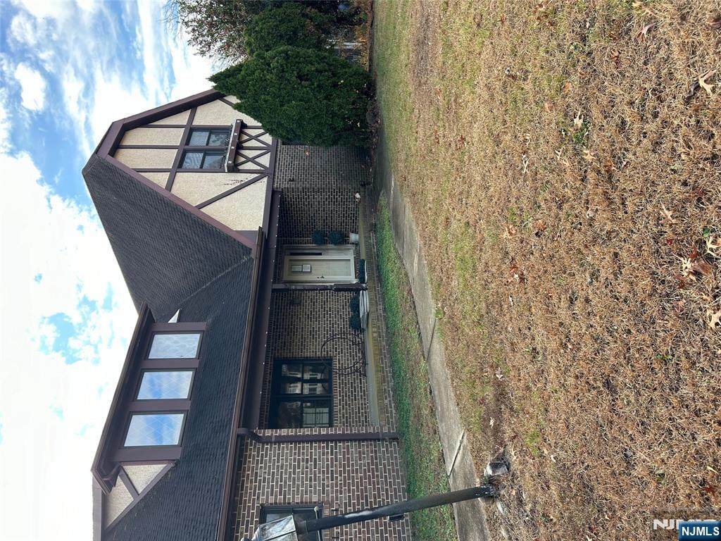 558 Hereford Lane - Photo 1