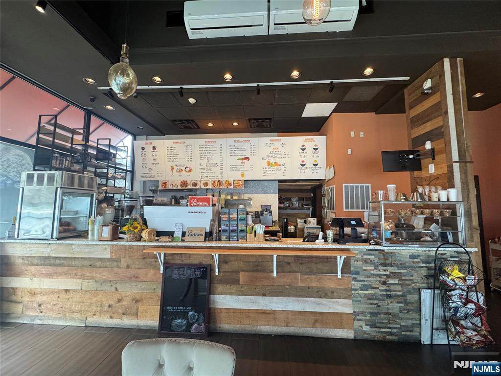 138 Central Boulevard - Photo 1