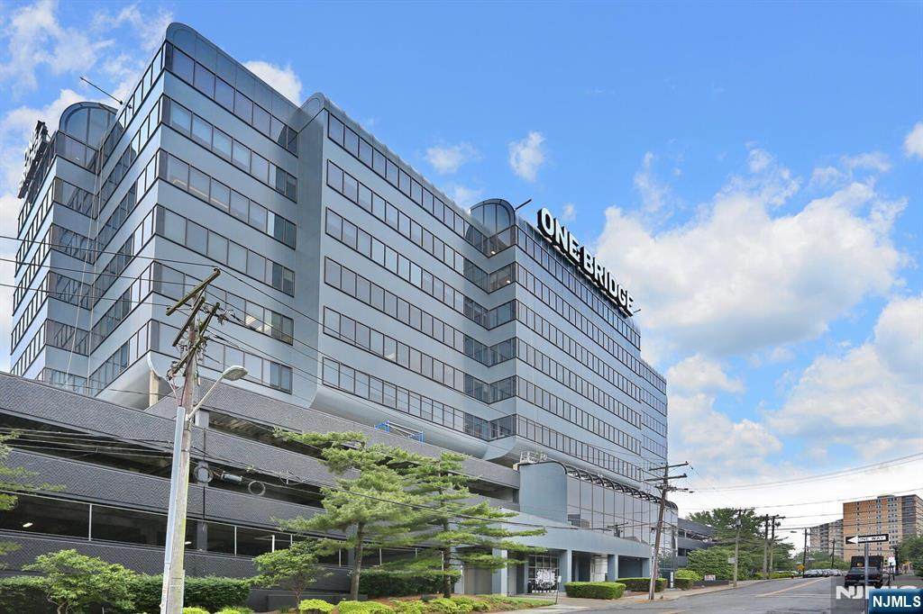 1 Bridge Plaza - Photo 1