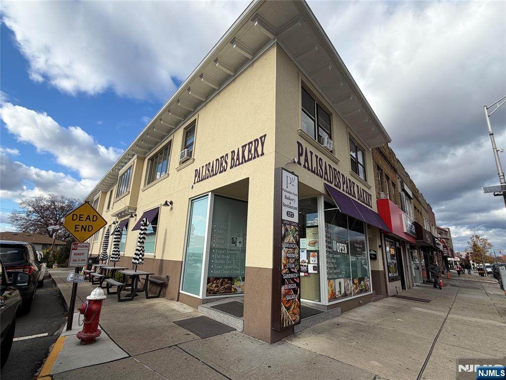 325 Broad Avenue - Photo 1