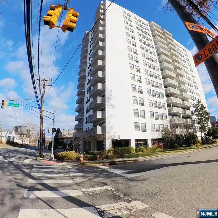 1600 Center Avenue - Photo 1