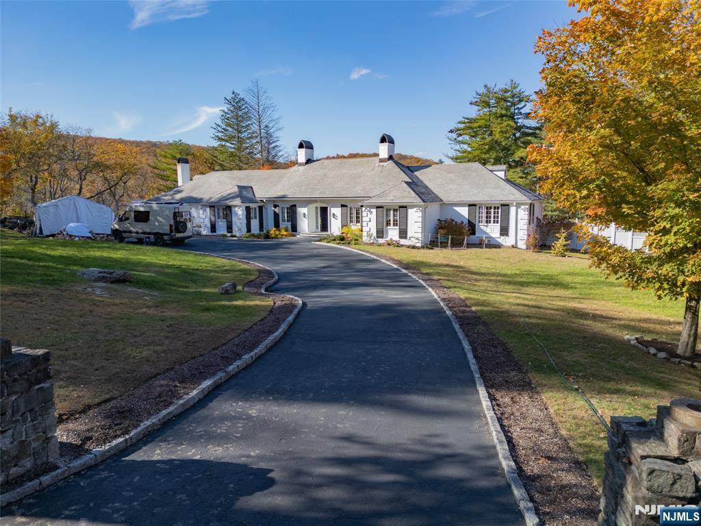 18 Pepperidge Tree Terrace - Photo 1