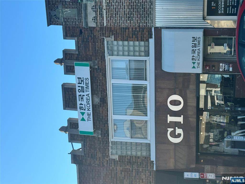 253 Broad Avenue - Photo 1