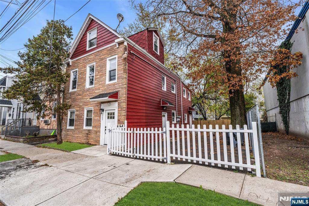 502 20th Street - Photo 1