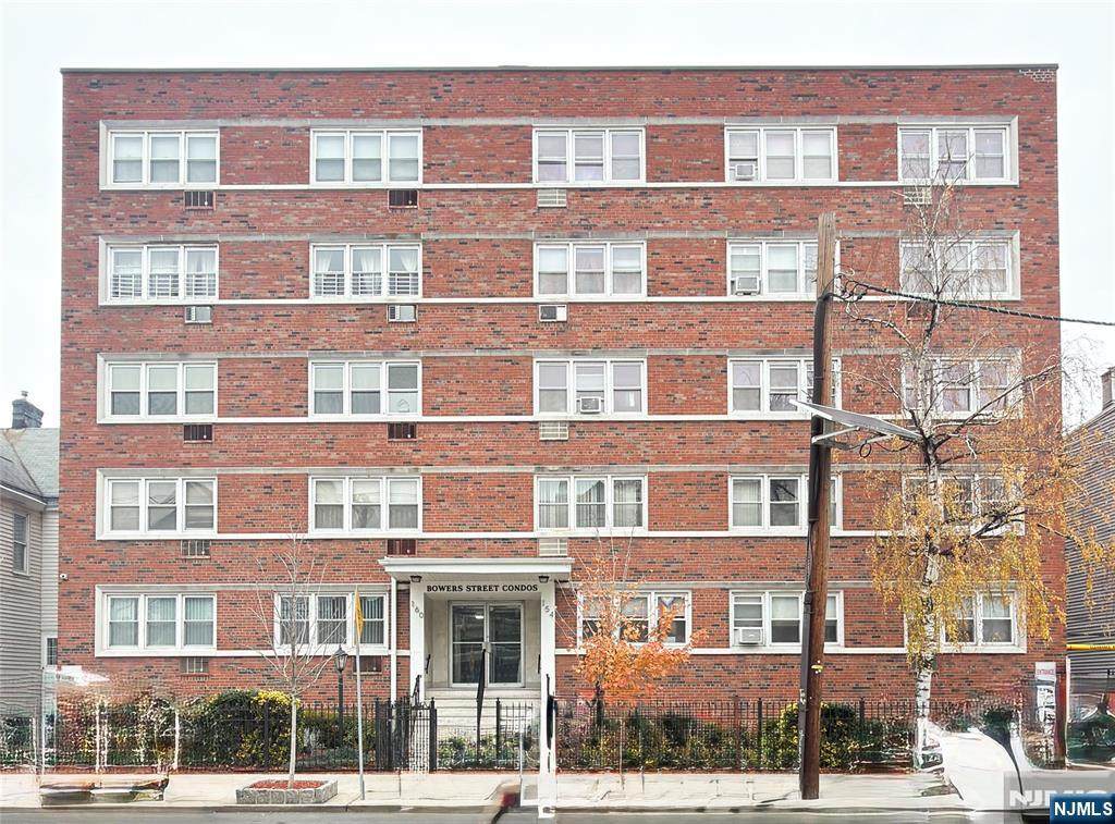 154 Bowers Street - Photo 1