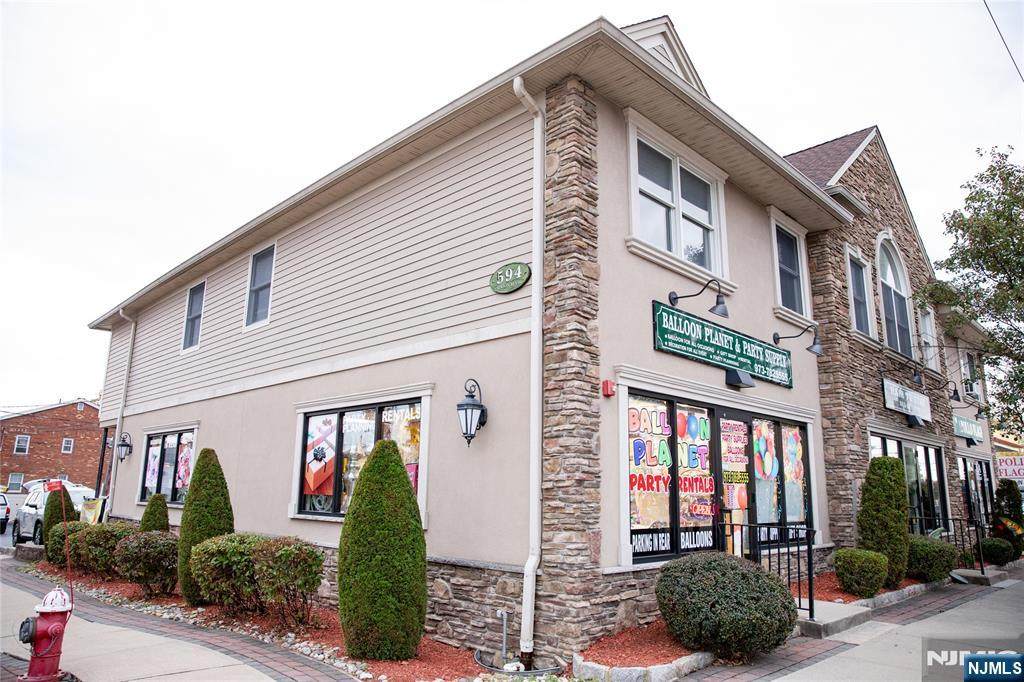 594 Union Boulevard - Photo 1