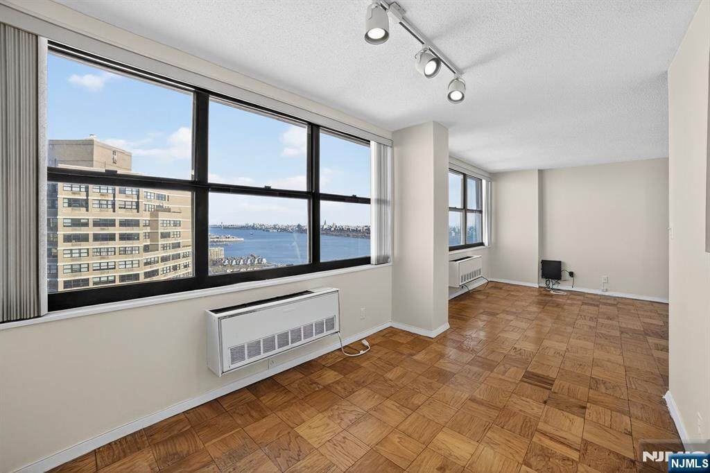 7002 Jfk Blvd E - Photo 1