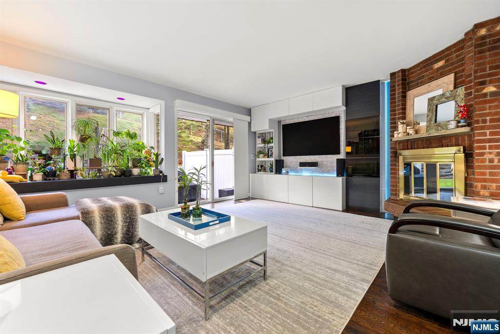 149 Marion Drive - Photo 1