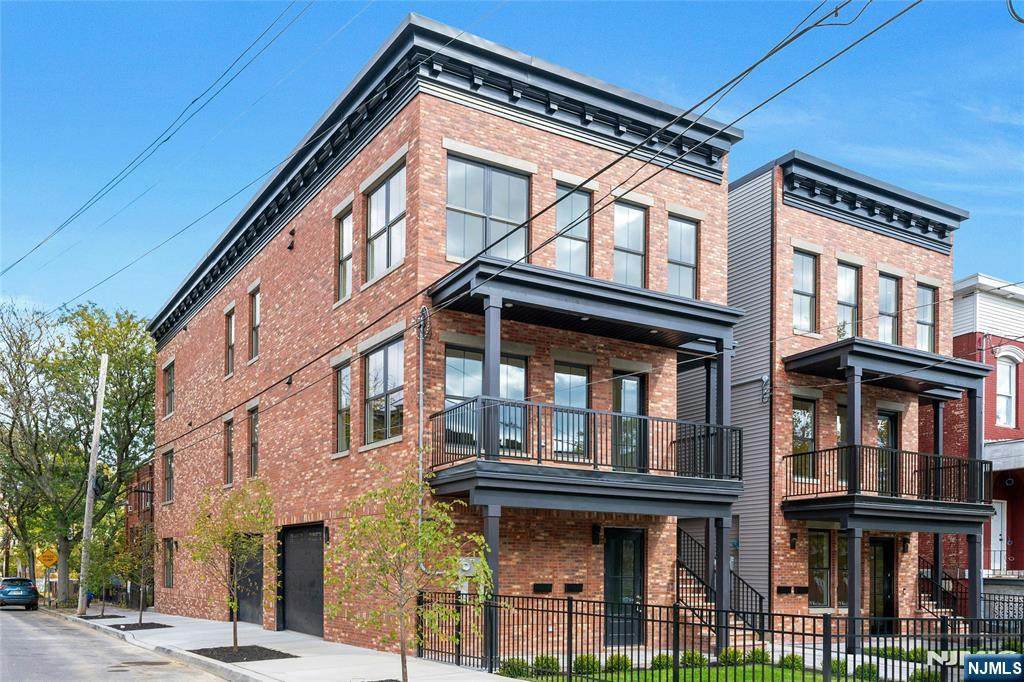 26 Clinton Avenue - Photo 1