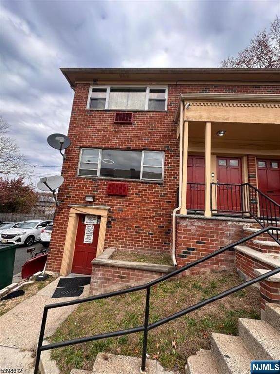 916 Stuyvesant - Photo 1