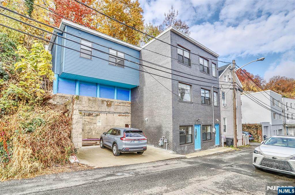 9017 Riverside - Photo 1