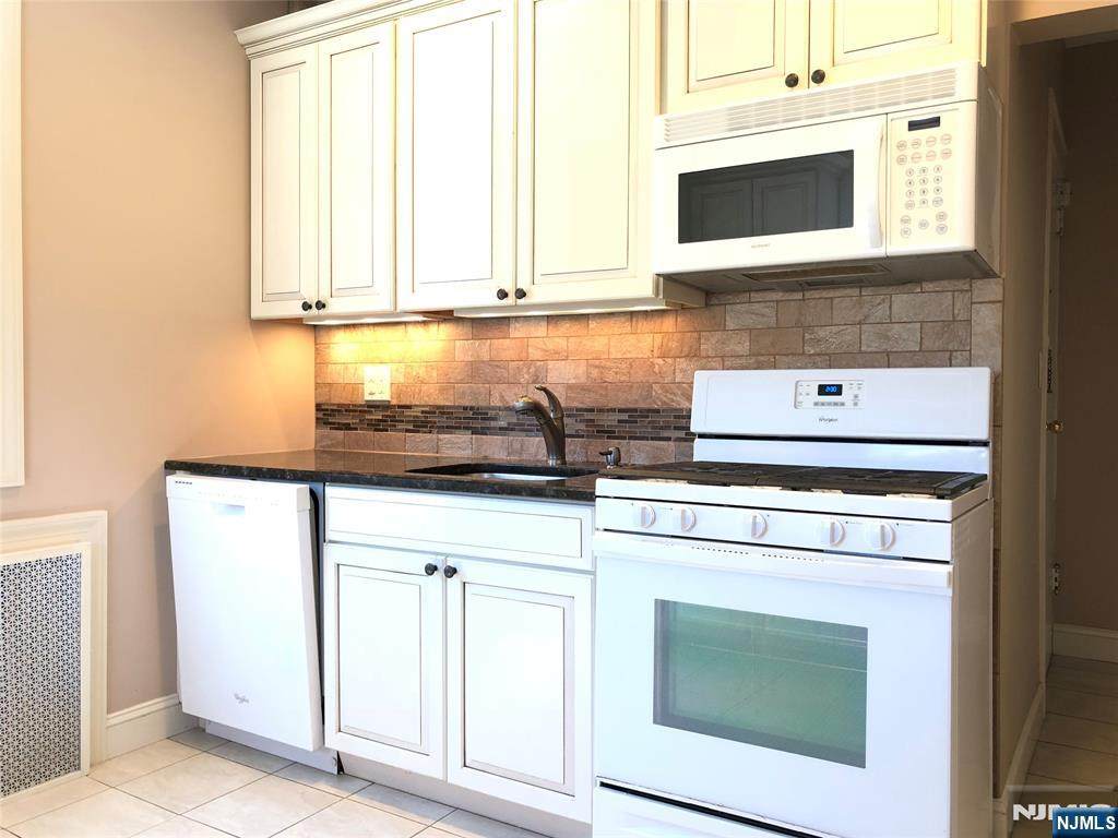 808 Fairview - Photo 1