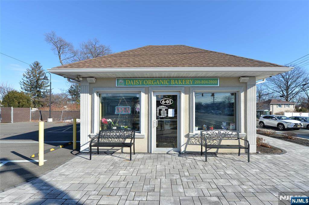 6-01 Plaza Road - Photo 1