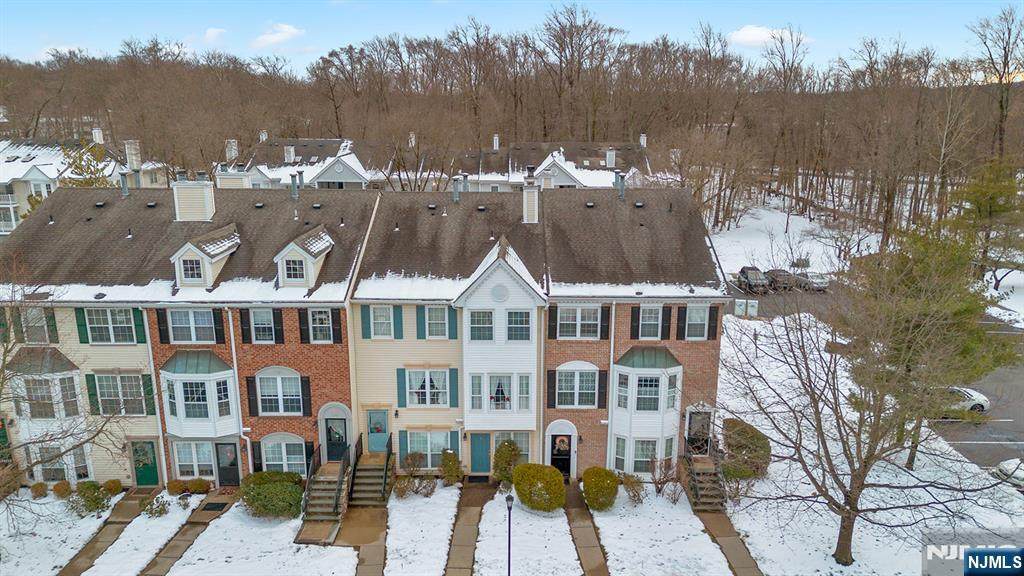 696 Pepperidge - Photo 1