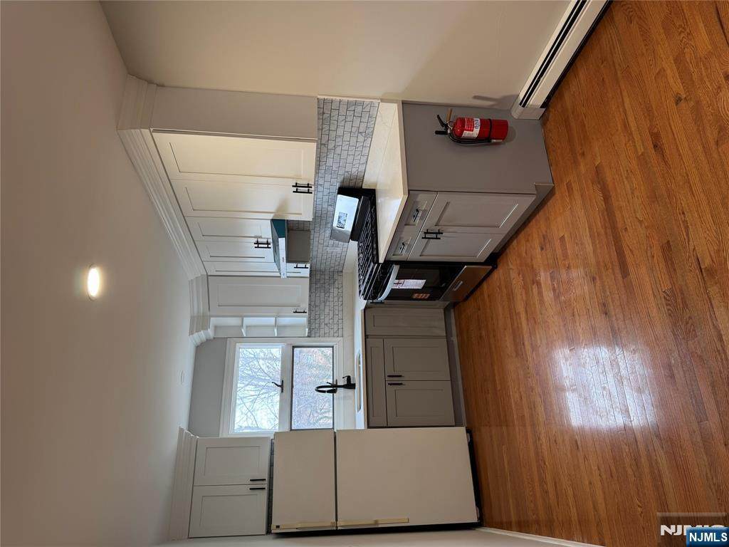 191 Everett - Photo 1