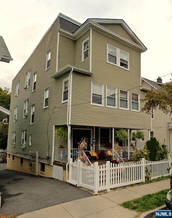 723 Stuyvesant Avenue - Photo 1