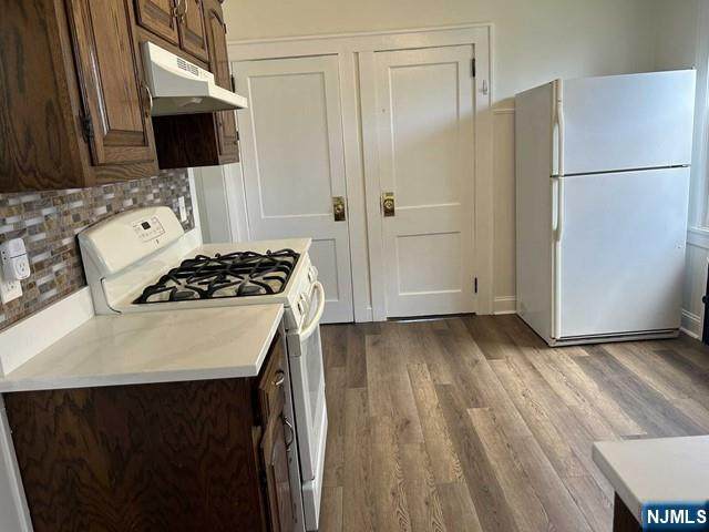 136 Carlton - Photo 1