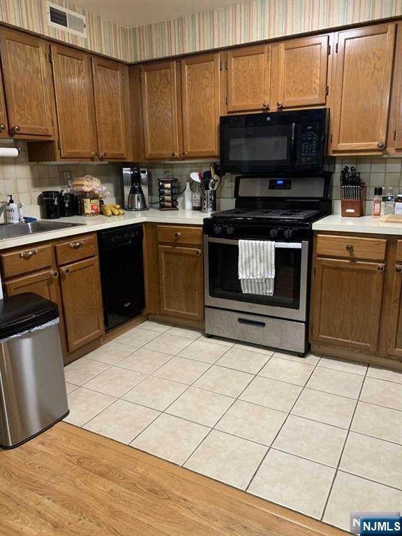 825 Riverside - Photo 1