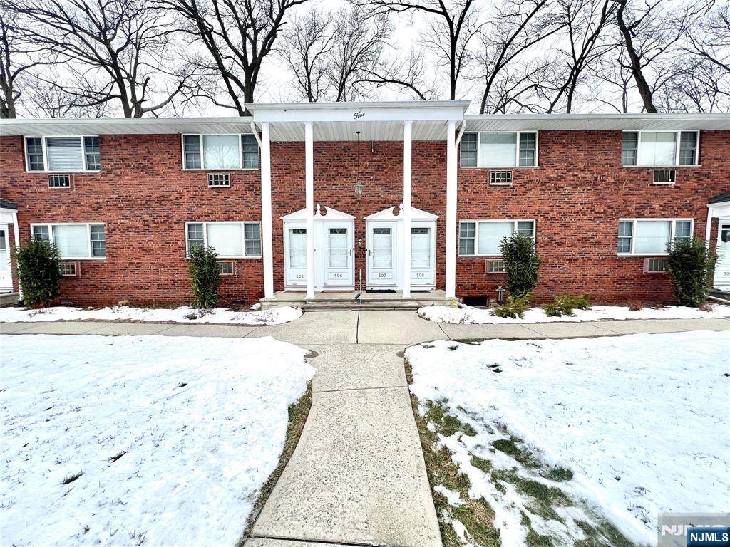 506 Washington - Photo 1