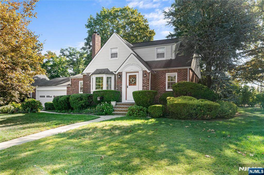 824 Summit Avenue - Photo 1