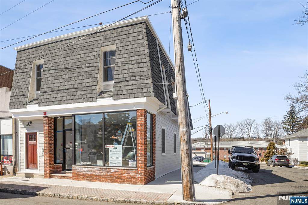 7 Hawthorne - Photo 1