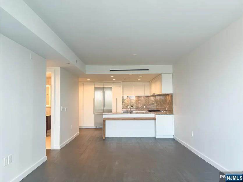 320 Adolphus - Photo 1