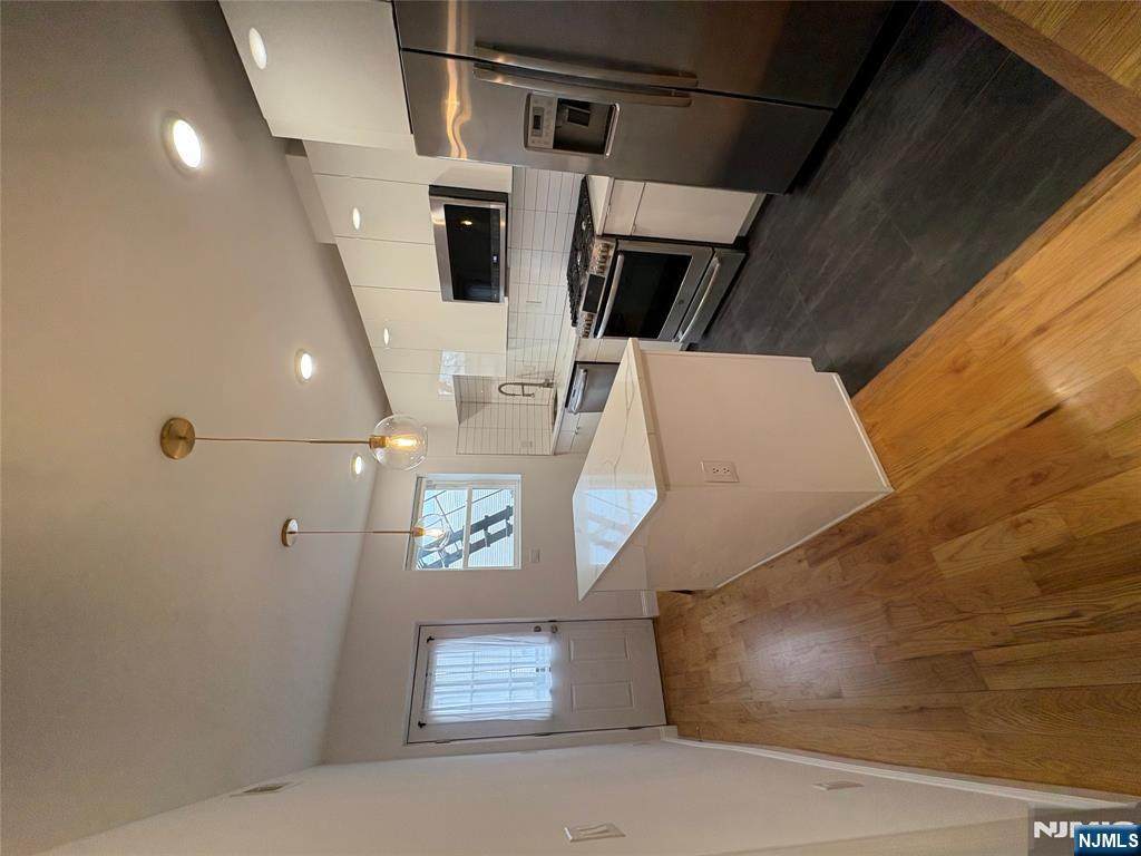 223 Hancock - Photo 1