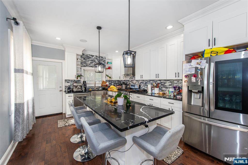 405 Cortlandt Street - Photo 1