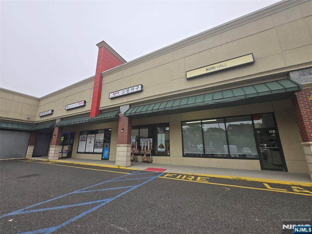 1 Remsen Place - Photo 1