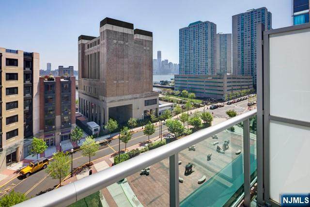 20 Newport - Photo 1