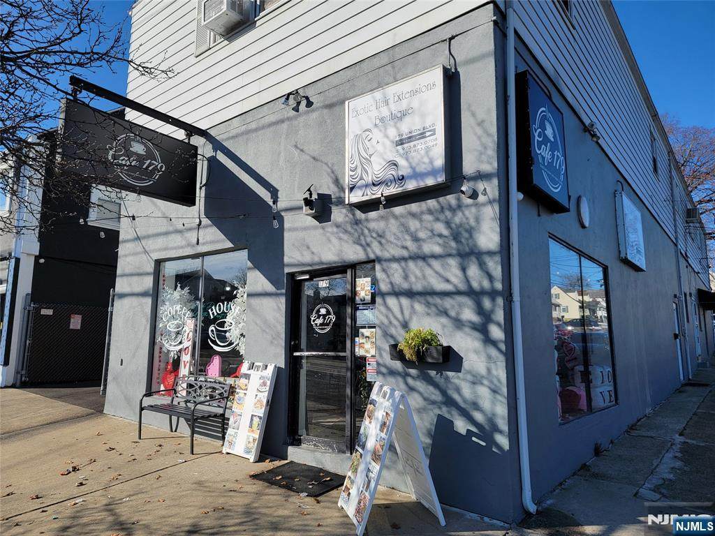 179 Union Boulevard - Photo 1