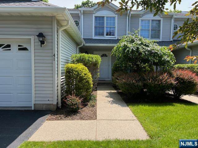 41 Foxwood Square - Photo 1