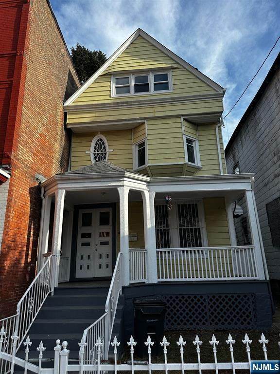 213 7th Street - Photo 1