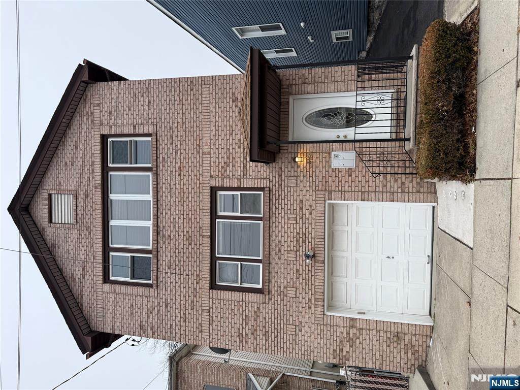 419 Elm - Photo 1