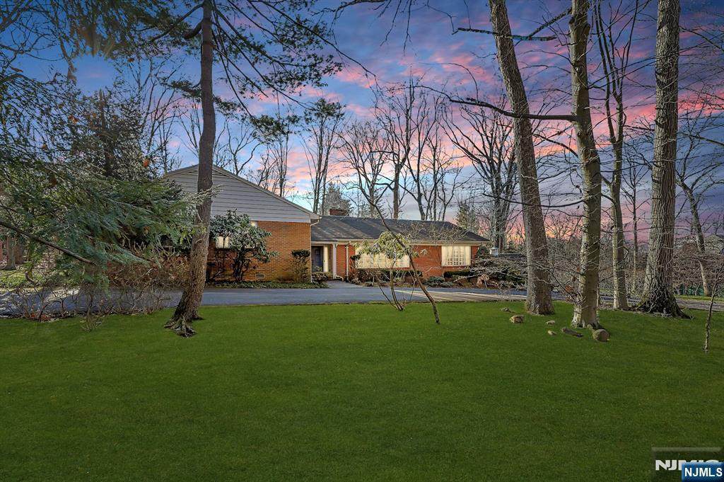 32 Litchfield Way - Photo 1