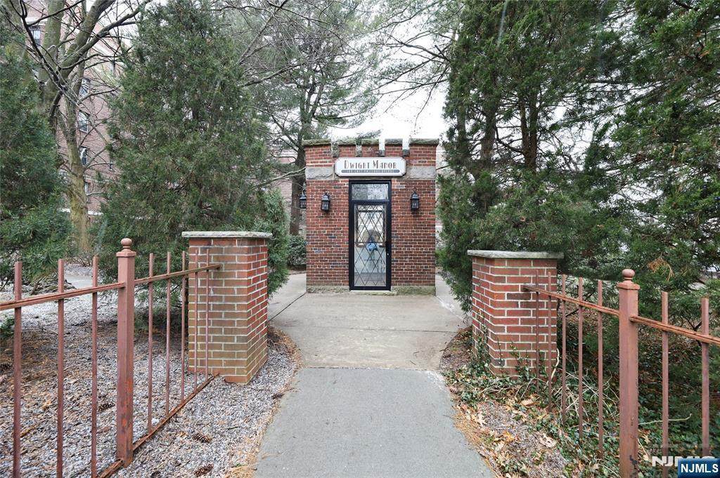 100 Palisade Avenue - Photo 1