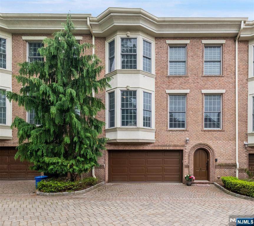 1602 Center Avenue - Photo 1