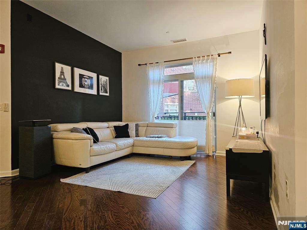 1121 Riverview Avenue - Photo 1