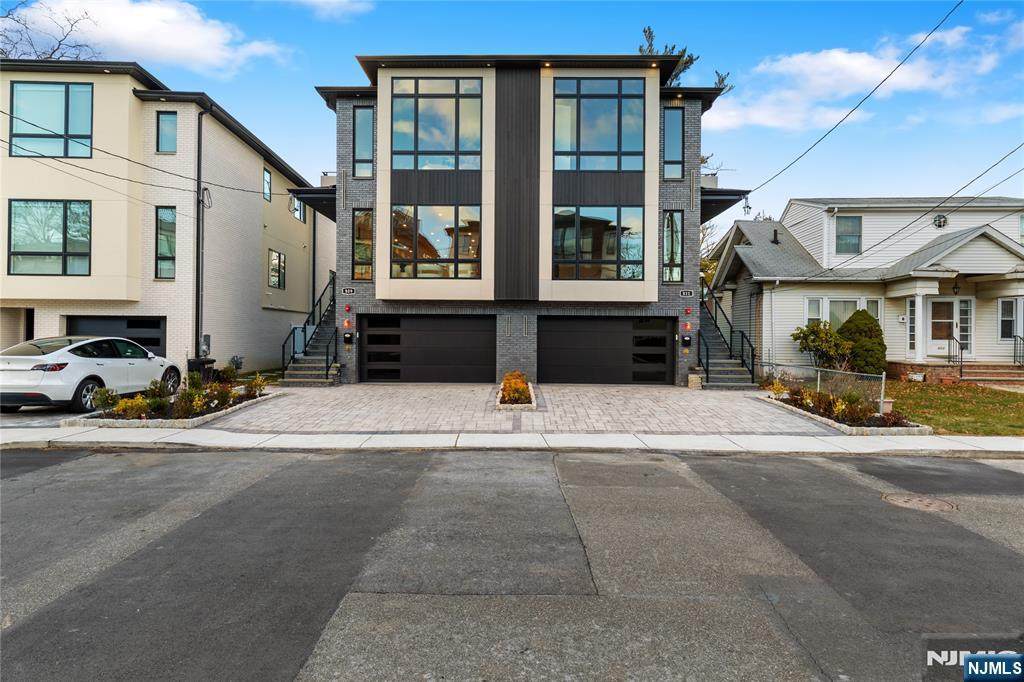 811 Jassamine Way - Photo 1