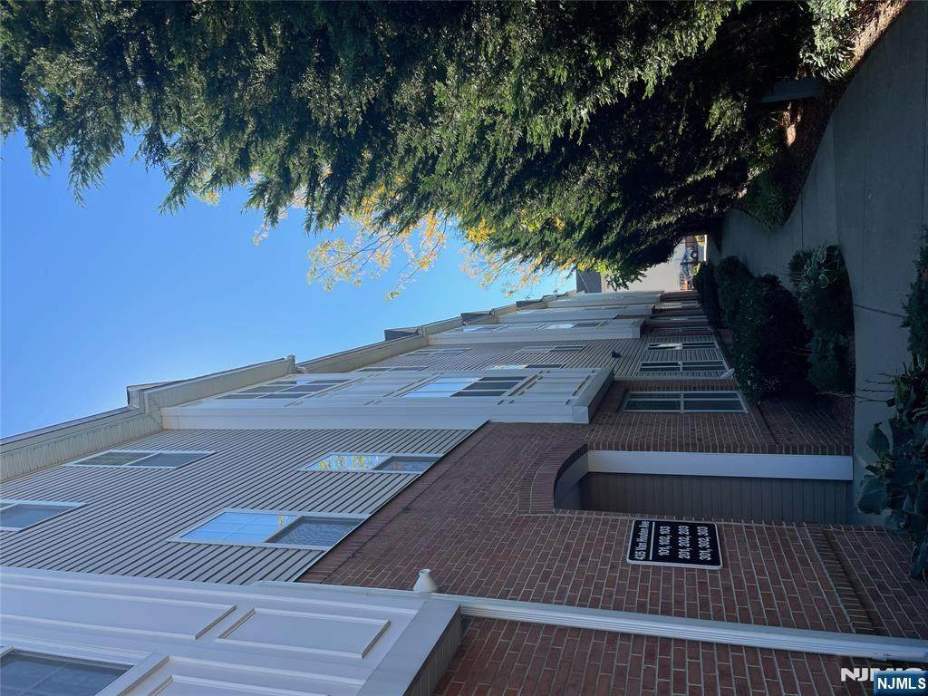 435 Van Houten Avenue - Photo 1