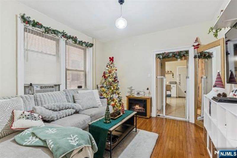 527-529 34th - Photo 1