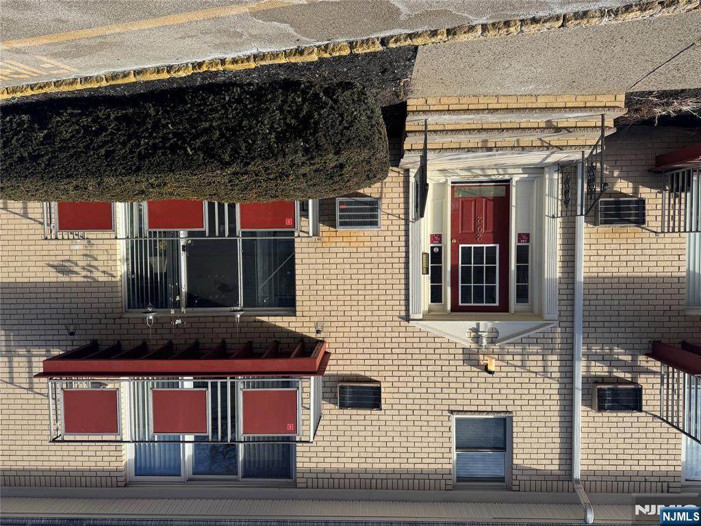 292 Hoover - Photo 1