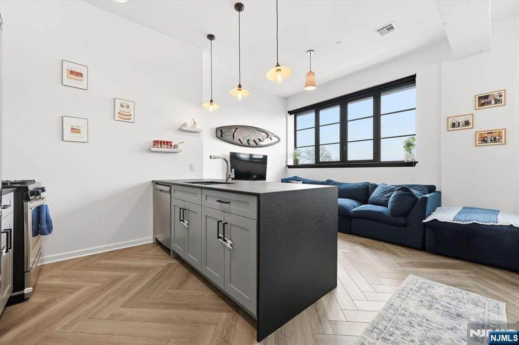 142 Charles Street - Photo 1