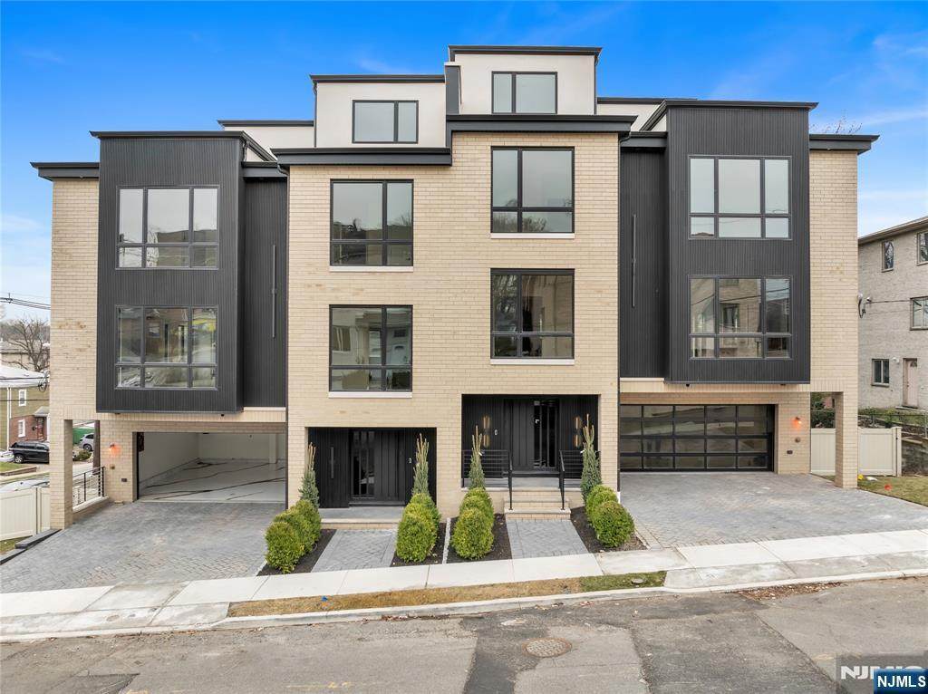 2220 Mackay Avenue - Photo 1