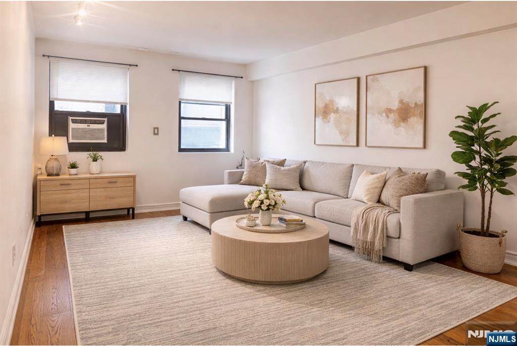 3021 Edwin - Photo 1