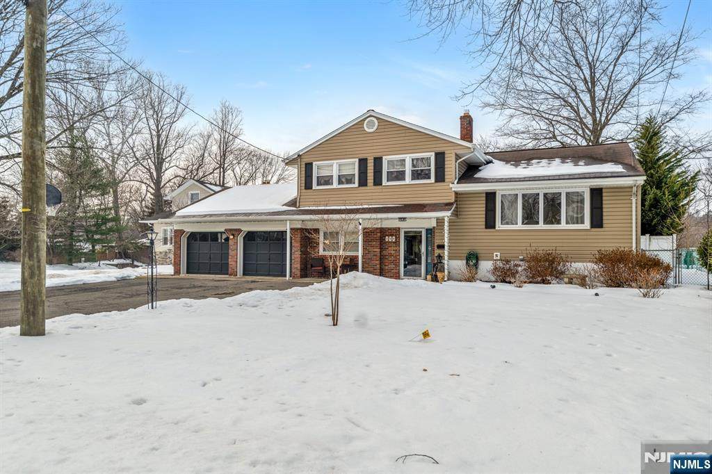 490 Albert Place - Photo 1